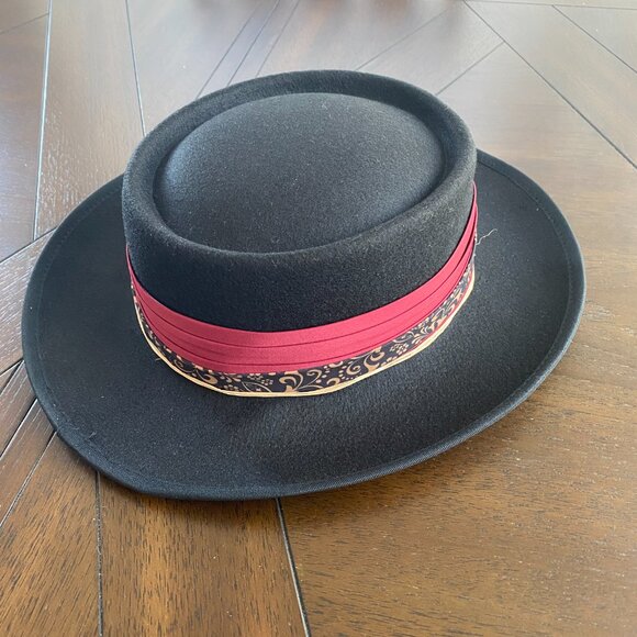 Great funky hat! - Picture 2 of 3